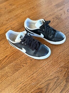 Nike White and Black Canvas Sneakers